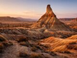 découvrez les paysages éblouissants des bardenas castildetierra, un désert unique offrant un voyage à couper le souffle au cœur de la nature sauvage et spectaculaire.